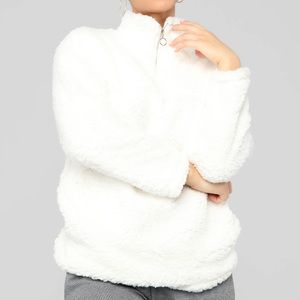 Fuzzy Quarter Zip Pull Over! 🤍